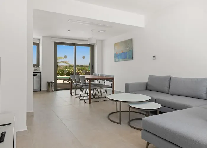 Serenity Waves 17 * Larnaca