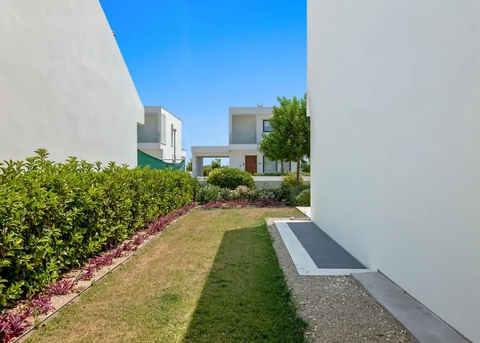 Serenity Waves 17 * Larnaca