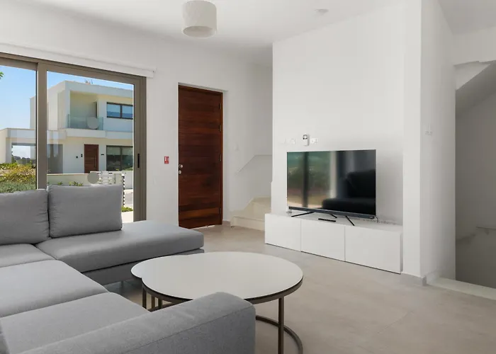 Serenity Waves 17 Vila